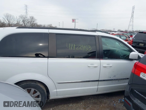 2015 Chrysler Town & Country Touring with VIN 2C4RC1BG9FR552481, listed as a IAAI auction lot 41422453 with 139,693 mi miles and . Bid and sale history available at DreamBid. Image 13.