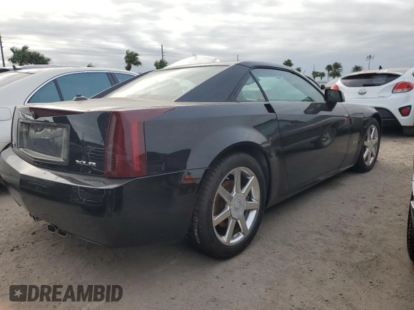 2005 Cadillac XLR z VIN 1G6YV34A955600425, wystawiony jako Copart lot #76188034 z przebiegiem Nie podano mil oraz Szkody całkowita. Historia ofert i sprzedaży dostępna na DreamBid. Obrazek 3.