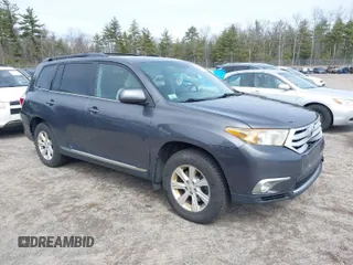 2011 Toyota Highlander z VIN 5TDBK3EH6BS092069, wystawiony jako IAAI lot #41892199 z przebiegiem 246 487 mil mil oraz . Historia ofert i sprzedaży dostępna na DreamBid. Obrazek 1.