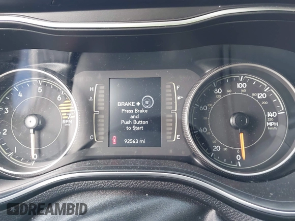 2019 Jeep Cherokee Latitude Plus with VIN 1C4PJLLB2KD331586, listed as a IAAI auction lot 41913175 with 92,563 mi miles. Bid and sale history available at carsss.com. Image 7.