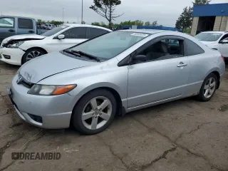 2008 Honda Civic EX-L z VIN 2HGFG11938H506729, wystawiony jako Copart lot #56888435 z przebiegiem 196 988 mil mil oraz Czysty tytuł • Clean title. Historia ofert i sprzedaży dostępna na DreamBid. Obrazek 1.