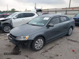 2013 Volkswagen Jetta SE with VIN 3VWDP7AJ2DM418282, listed as a IAAI auction lot 42100785 with 131,383 mi miles and . Bid and sale history available at DreamBid. Image 17.