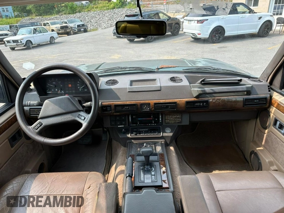 1990 Land Rover Range Rover z VIN SALHV1249LA408661, wystawiony jako Copart lot #59861925 z przebiegiem 129 140 mil mil oraz Czysty tytuł • Clean title. Historia ofert i sprzedaży dostępna na DreamBid. Obrazek 8.