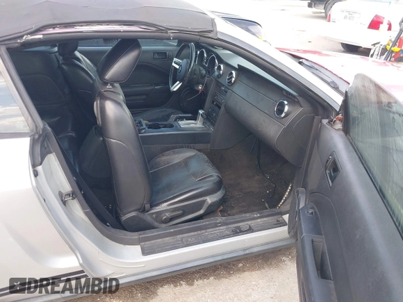 2006 Ford Mustang Standard with VIN 1ZVFT84N865179869, listed as a IAAI auction lot 42739510 with 200,205 mi miles and . Bid and sale history available at DreamBid. Image 5.