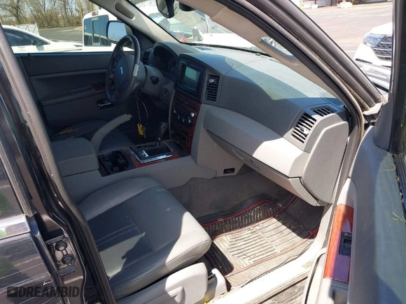 2005 Jeep Grand Cherokee Limited with VIN 1J4HR58295C610698, listed as a IAAI auction lot 41855202 with 161,695 mi miles. Bid and sale history available at carsss.com. Image 5.