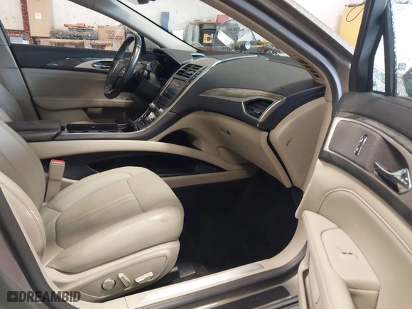 2017 Lincoln MKZ Reserve with VIN 3LN6L5E94HR609427, listed as a IAAI auction lot 41547378 with NaN miles. Bid and sale history available at carsss.com. Image 5.