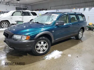2002 Volvo V70 with VIN YV1SZ58D421055397, listed as a Copart auction lot 45017485 with 105,687 mi miles and Salvage Title. Bid and sale history available at carsss.com. Image 1.