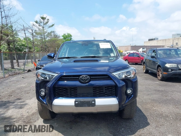 2022 Toyota 4Runner TRD Off Road Premium z VIN JTERU5JR7N6037617, wystawiony jako IAAI lot #42371339 z przebiegiem 35 601 mil mil oraz . Historia ofert i sprzedaży dostępna na DreamBid. Obrazek 13.