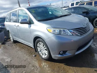 2017 Toyota Sienna XLE Auto Access Seat with VIN 5TDYZ3DC9HS850264, listed as a IAAI auction lot 41716519 with 95,454 mi miles. Bid and sale history available at carsss.com. Image 1.