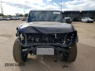 2024 Ford Bronco Heritage Edition z VIN 1FMDE4CH2RLA74426, wystawiony jako Copart lot #76751144 z przebiegiem 629 mil mil oraz Szkoda całkowita • Salvage title. Historia ofert i sprzedaży dostępna na DreamBid. Obrazek 5.