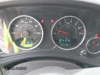 2013 Jeep Wrangler Unlimited Sport z VIN 1C4BJWDG6DL544197, wystawiony jako IAAI lot #41968556 z przebiegiem 121 101 mil mil oraz . Historia ofert i sprzedaży dostępna na DreamBid. Obrazek 7.