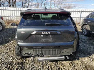 2025 Kia Niro LX with VIN KNDCP3LE3S5215136, listed as a Copart auction lot 43870085 with 3,981 mi miles and Salvage Title. Bid and sale history available at carsss.com. Image 6.