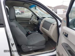 2010 Ford Escape XLS z VIN 1FMCU9C7XAKC89999, wystawiony jako IAAI lot #41506494 z przebiegiem 242 078 mil mil oraz . Historia ofert i sprzedaży dostępna na DreamBid. Obrazek 5.