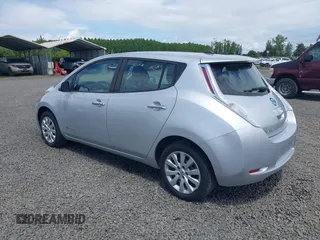 2017 Nissan LEAF SV z VIN 1N4BZ0CP4HC301703, wystawiony jako IAAI lot #42195180 z przebiegiem 42 366 mil mil oraz . Historia ofert i sprzedaży dostępna na DreamBid. Obrazek 3.