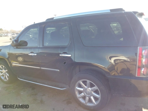 2009 GMC Yukon Denali with VIN 1GKFK03249R163622, listed as a IAAI auction lot 41279580 with 185,441 mi miles. Bid and sale history available at carsss.com. Image 14.