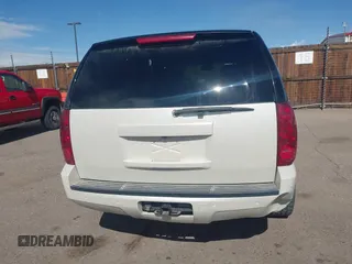 2011 GMC Yukon XL Denali with VIN 1GKS2MEF0BR182132, listed as a IAAI auction lot 41690259 with 204,365 mi miles. Bid and sale history available at carsss.com. Image 16.