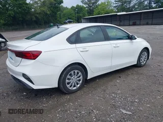 2023 Kia Forte LXS z VIN 3KPF24AD5PE677916, wystawiony jako IAAI lot #42381605 z przebiegiem 39 662 mil mil oraz . Historia ofert i sprzedaży dostępna na DreamBid. Obrazek 4.