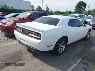 2018 Dodge Challenger SXT Plus z VIN 2C3CDZAG8JH116517, wystawiony jako IAAI lot #42305977 z przebiegiem 204 791 mil mil oraz . Historia ofert i sprzedaży dostępna na DreamBid. Obrazek 4.