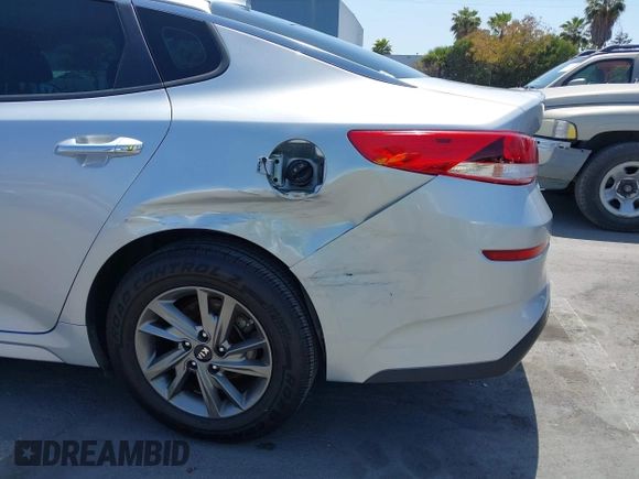2019 Kia Optima LX z VIN 5XXGT4L34KG340899, wystawiony jako IAAI lot #42445116 z przebiegiem 118 188 mil mil oraz . Historia ofert i sprzedaży dostępna na DreamBid. Obrazek 6.