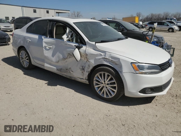 2014 Volkswagen Jetta TDI w/Premium/Nav z VIN 3VWLL7AJ8EM365466, wystawiony jako Copart lot #48739245 z przebiegiem 146 374 mil mil oraz Szkoda całkowita • Salvage title. Historia ofert i sprzedaży dostępna na DreamBid. Obrazek 4.