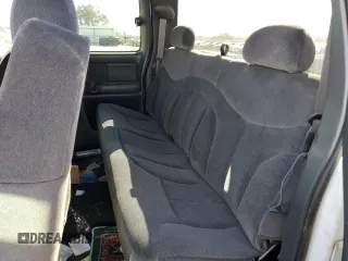 2001 GMC Sierra 1500 SLE z VIN 2GTEC19T511251862, wystawiony jako Copart lot #44266185 z przebiegiem 160 176 mil mil oraz Szkoda całkowita • Salvage title. Historia ofert i sprzedaży dostępna na DreamBid. Obrazek 10.