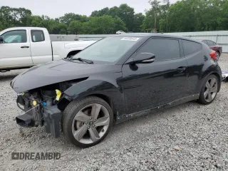 2015 Hyundai Veloster Turbo z VIN KMHTC6AE0FU222424, wystawiony jako Copart lot #56059645 z przebiegiem 117 656 mil mil oraz Szkoda całkowita • Salvage title. Historia ofert i sprzedaży dostępna na DreamBid. Obrazek 1.