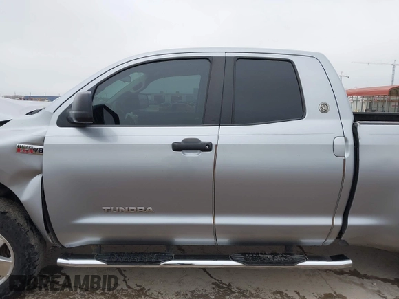 2012 Toyota Tundra z VIN 5TFRY5F18CX121917, wystawiony jako IAAI lot #41475681 z przebiegiem 166 507 mil mil oraz . Historia ofert i sprzedaży dostępna na DreamBid. Obrazek 14.
