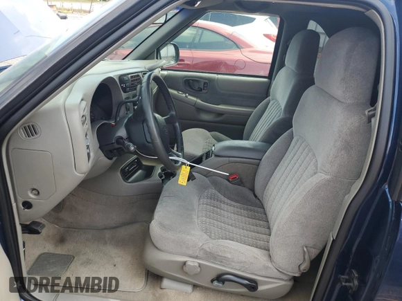 2000 Chevrolet Blazer LS with VIN 1GNCT18W3YK104430, listed as a Copart auction lot 68858864 with 47,342 mi miles and Salvage title. Bid and sale history available at DreamBid. Image 7.