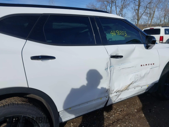 2020 Chevrolet Blazer LT with VIN 3GNKBCR4XLS698213, listed as a IAAI auction lot 41686203 with 43,107 mi miles and . Bid and sale history available at DreamBid. Image 13.