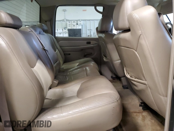 2005 GMC Sierra Denali z VIN 2GTEK63N651146747, wystawiony jako Copart lot #84715894 z przebiegiem 262 492 mil mil oraz Szkody całkowita. Historia ofert i sprzedaży dostępna na DreamBid. Obrazek 10.