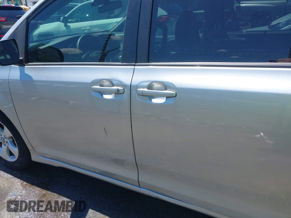 2020 Toyota Sienna LE Auto Access Seat с VIN 5TDKZ3DC3LS053328, выставлен на аукционе IAAI как лот 42184135 с пробегом 65 300 миль миль и . История ставок и продаж доступна на DreamBid. Изображение 18.
