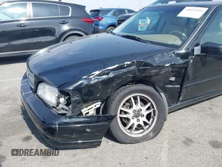 2000 Volvo S70 с VIN YV1LS56D1Y2662615, выставлен на аукционе IAAI как лот 41622599 с пробегом 269 328 миль миль и . История ставок и продаж доступна на DreamBid. Изображение 6.