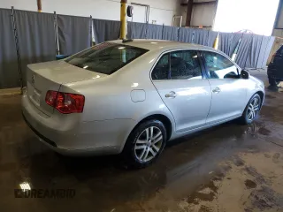 2006 Volkswagen Jetta 2.5L with VIN 3VWSG71K96M646735, listed as a Copart auction lot 52293215 with 64,528 mi miles and Salvage title. Bid and sale history available at DreamBid. Image 3.