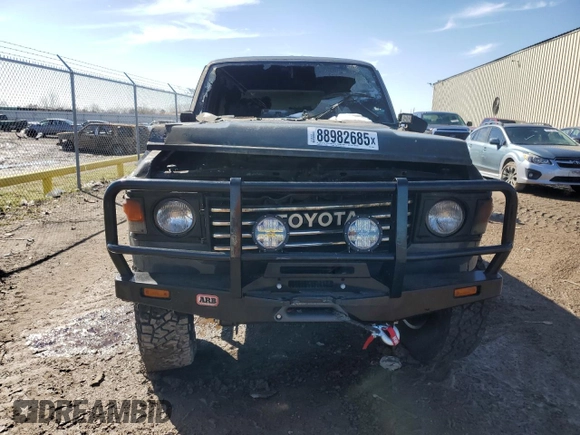 1987 Toyota Land Cruiser z VIN JT3FJ60G4H1135841, wystawiony jako Copart lot #88982685 z przebiegiem Nie podano mil oraz Nie do naprawy • Non repairable. Historia ofert i sprzedaży dostępna na DreamBid. Obrazek 5.