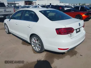 2014 Volkswagen Jetta GLI Edition 30 z VIN 3VW4S7AJ3EM278162, wystawiony jako IAAI lot #41649711 z przebiegiem 136 402 mil mil oraz . Historia ofert i sprzedaży dostępna na DreamBid. Obrazek 3.