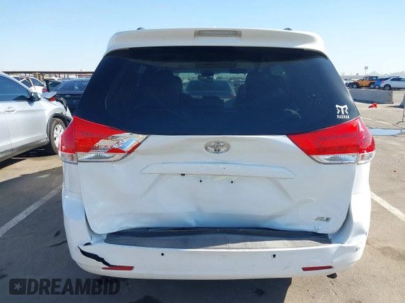 2012 Toyota Sienna XLE AAS z VIN 5TDYK3DC5CS218522, wystawiony jako IAAI lot #42605170 z przebiegiem 236 508 mil mil oraz . Historia ofert i sprzedaży dostępna na DreamBid. Obrazek 16.