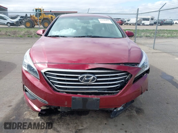 2015 Hyundai Sonata SE z VIN 5NPE24AFXFH189519, wystawiony jako IAAI lot #42146433 z przebiegiem 134 045 mil mil oraz . Historia ofert i sprzedaży dostępna na DreamBid. Obrazek 11.