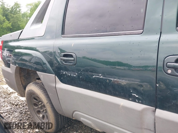 2002 Chevrolet Avalanche with VIN 3GNEK13T82G151962, listed as a IAAI auction lot 42070087 with 282,936 mi miles and . Bid and sale history available at DreamBid. Image 6.
