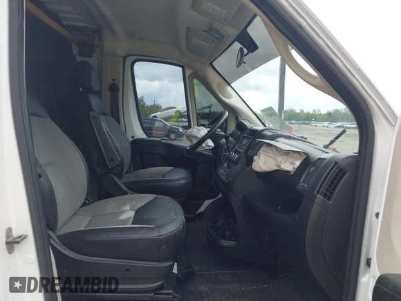 2017 Ram ProMaster Cargo z VIN 3C6TRVAG9HE546267, wystawiony jako IAAI lot #42180933 z przebiegiem 78 805 mil mil oraz . Historia ofert i sprzedaży dostępna na DreamBid. Obrazek 5.