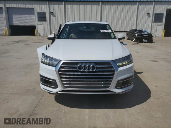 2017 Audi Q7 Premium Plus with VIN WA1LAAF72HD031527, listed as a Copart auction lot 58377985 with 105,541 mi miles and Salvage title. Bid and sale history available at DreamBid. Image 5.