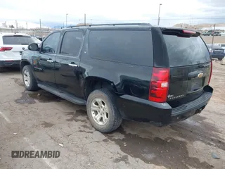2007 Chevrolet Suburban LTZ with VIN 1GNFC16007J317898, listed as a IAAI auction lot 41560031 with 271,370 mi miles. Bid and sale history available at carsss.com. Image 3.