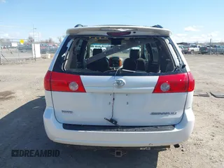 2008 Toyota Sienna XLE z VIN 5TDZK22C98S195819, wystawiony jako IAAI lot #42082880 z przebiegiem 174 319 mil mil oraz . Historia ofert i sprzedaży dostępna na DreamBid. Obrazek 16.