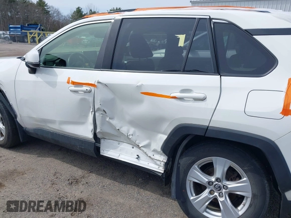 2019 Toyota RAV4 XLE with VIN JTMP1RFV7KD521148, listed as a IAAI auction lot 41884793 with 19,590 mi miles. Bid and sale history available at carsss.com. Image 6.
