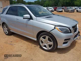 2015 Mercedes-Benz M 400 z VIN 4JGDA5GB8FA582916, wystawiony jako IAAI lot #42334959 z przebiegiem 35 551 mil mil oraz . Historia ofert i sprzedaży dostępna na DreamBid. Obrazek 1.
