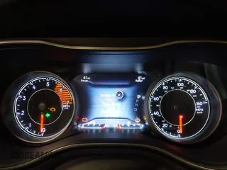2020 Jeep Cherokee Limited z VIN 1C4PJMDN8LD534207, wystawiony jako IAAI lot #42457820 z przebiegiem 57 215 mil mil oraz . Historia ofert i sprzedaży dostępna na DreamBid. Obrazek 7.