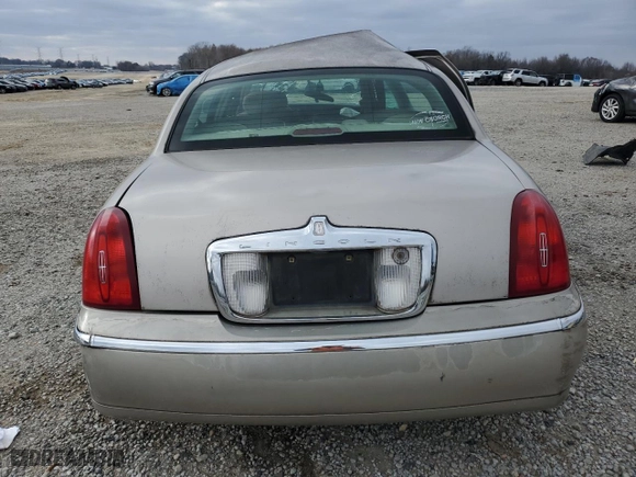 2001 Lincoln Town Car Executive with VIN 1LNHM81W91Y724017, listed as a Copart auction lot 85879004 with 178,052 mi miles and Clean Title. Bid and sale history available at carsss.com. Image 6.