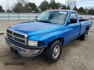 2001 Dodge 2500 z VIN 3B7KC26Z21M557430, wystawiony jako Copart lot #53995215 z przebiegiem 185 131 mil mil oraz Szkody całkowita. Historia ofert i sprzedaży dostępna na DreamBid. Obrazek 1.