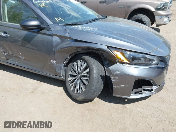 2024 Nissan Altima 2.5 SV with VIN 1N4BL4DV6RN354978, listed as a IAAI auction lot 42093474 with 22,406 mi miles. Bid and sale history available at carsss.com. Image 6.