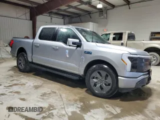 2024 Ford F-150 Lightning Lariat z VIN 1FT6W5L74RWG04451, wystawiony jako Copart lot #86058664 z przebiegiem 2 232 mil mil oraz Szkoda całkowita • Salvage title. Historia ofert i sprzedaży dostępna na DreamBid. Obrazek 4.
