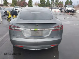2013 Tesla Model S с VIN 5YJSA1CG5DFP06411, выставлен на аукционе IAAI как лот 41079914 с пробегом 266 968 миль миль и . История ставок и продаж доступна на DreamBid. Изображение 16.